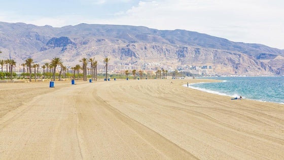 Fallece un bañista en la playa de Las Salinas de Roquetas de Mar