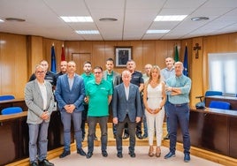 Foto del acto realizado en el Ayuntamiento de Roquetas de Mar.