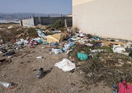 Vertedero de basuras en la localidad de Roquetas de Mar.