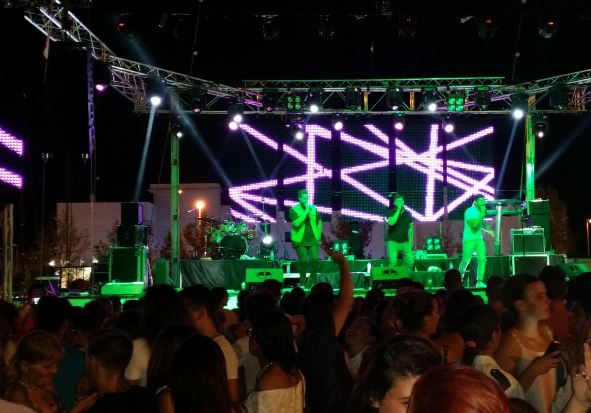 Vícar comienza las fiestas de dos barrios con encanto