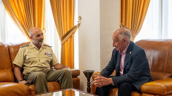 Amat recibe a José Manuel Lupiani, el nuevo subdelegado de Defensa
