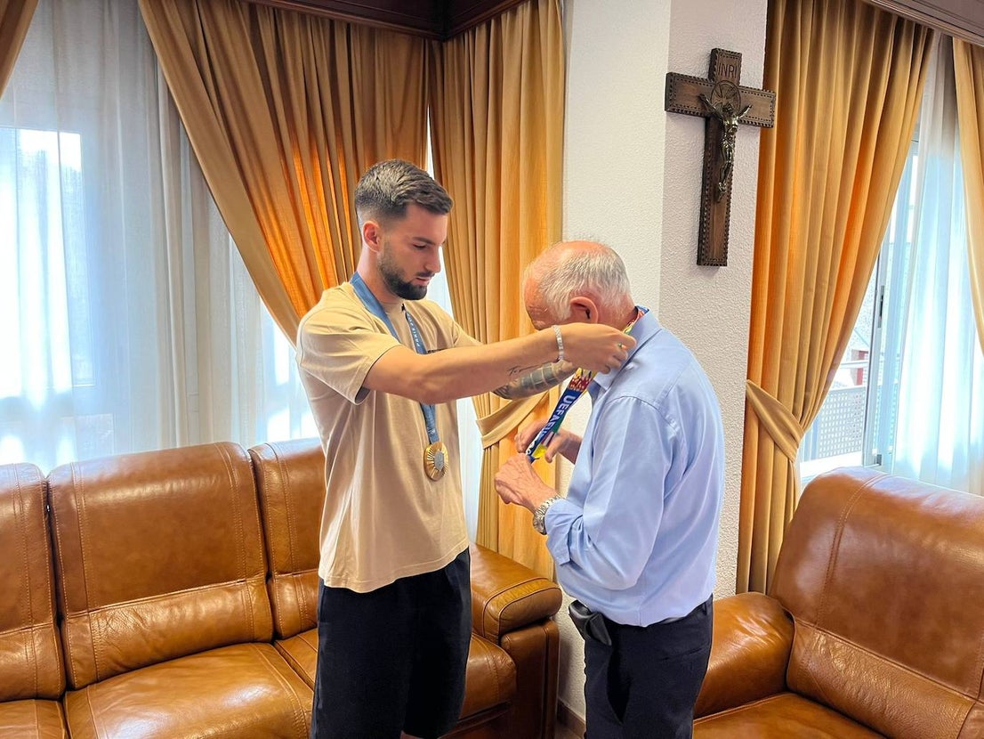 Fotos: Así han recibido a Álex Baena en Roquetas de Mar