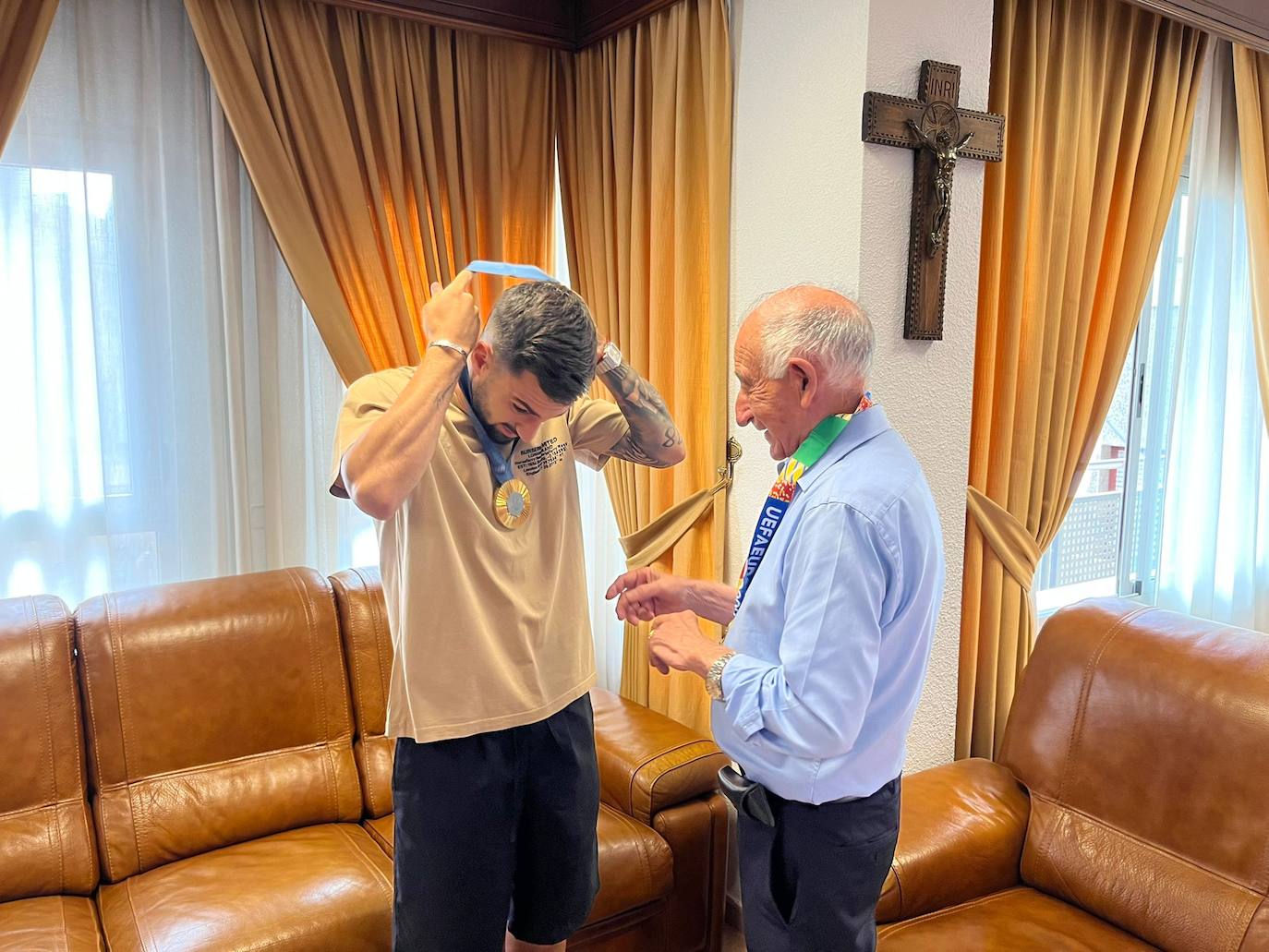 Fotos: Así han recibido a Álex Baena en Roquetas de Mar