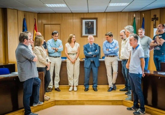 Una de las reuniones que se realizaron en el Ayuntamiento.