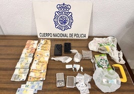 Policía Nacional interviene dinero en efectivo y útiles de corte, entre otros.