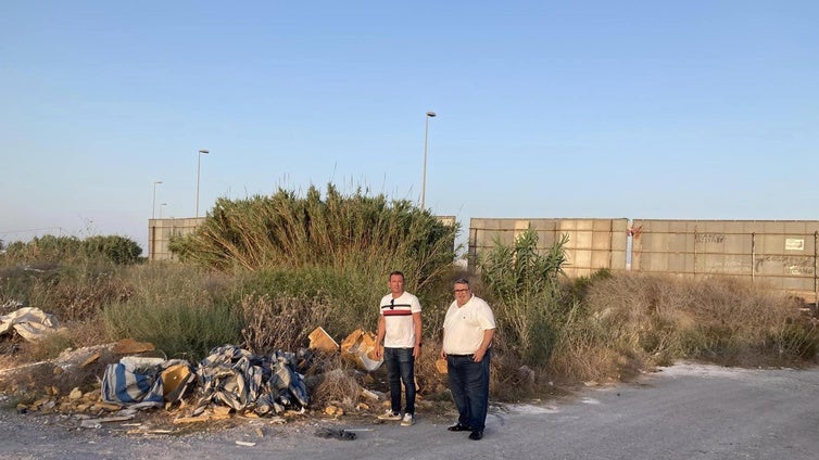 Instan a Amat a que limpie la Rambla del Cañuelo, que está en estado «lamentable»