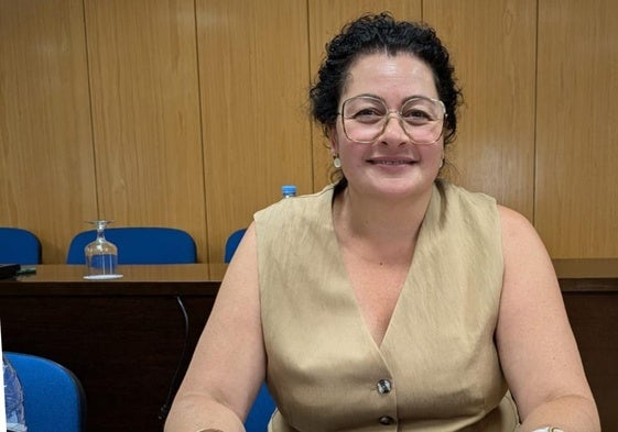 Soledad Pérez en el pasado pleno ordinario de Roquetas de Mar.