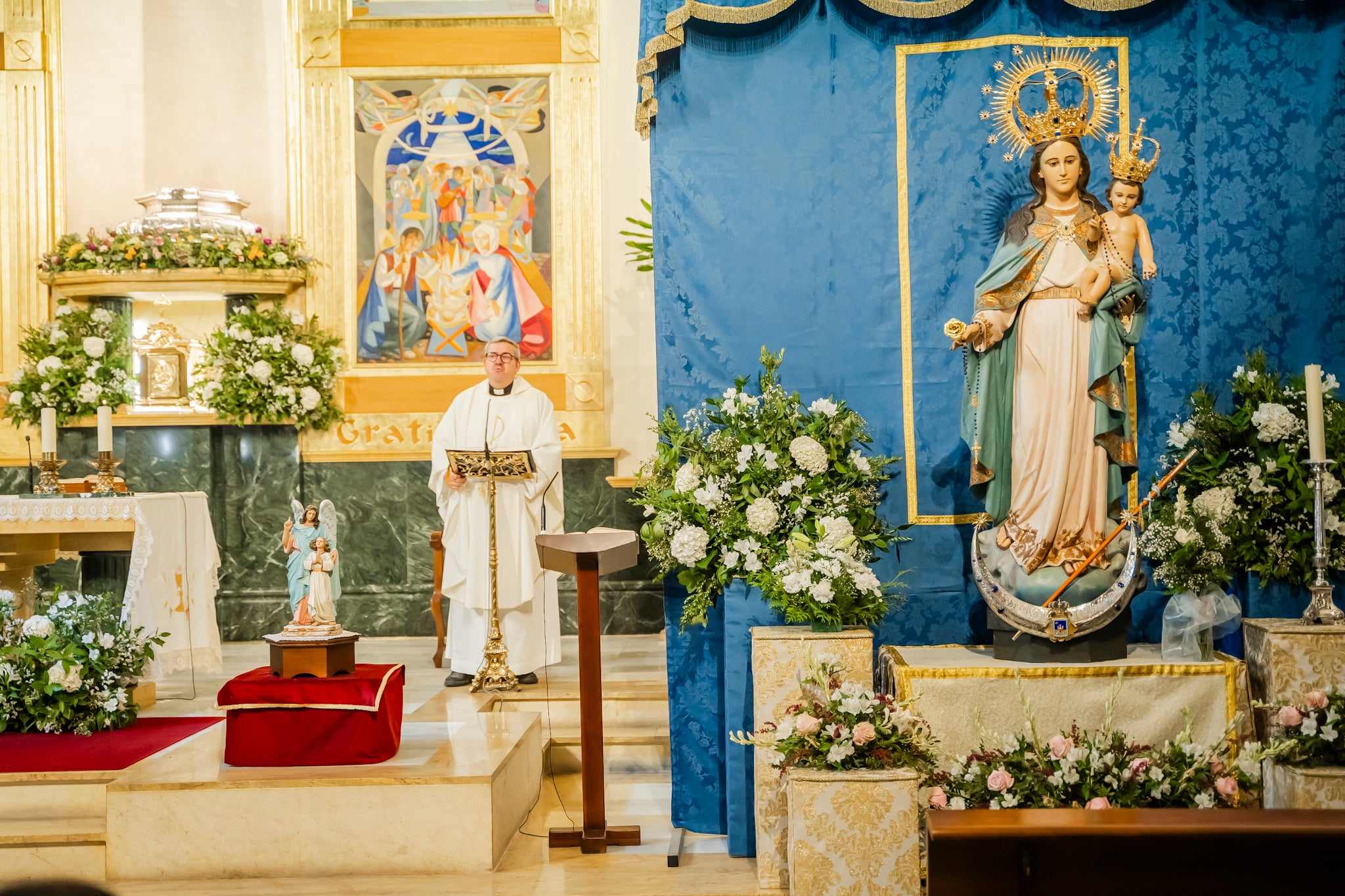 La celebración de los Santos Ángeles Custodios en Roquetas de Mar, en imágenes