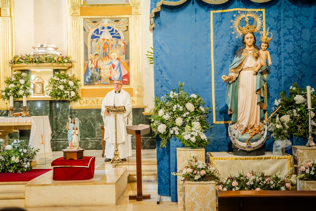 La celebración de los Santos Ángeles Custodios en Roquetas de Mar, en imágenes