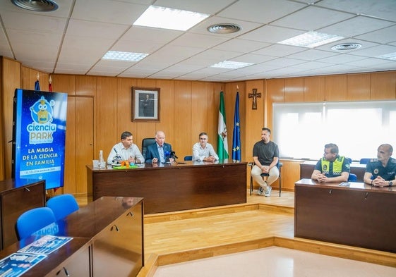 Presentación del acto en el Ayuntamiento de Roquetas de Mar.
