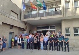 El minuto de Silencio se realizó esta mañana a la entrada del Ayuntamiento.