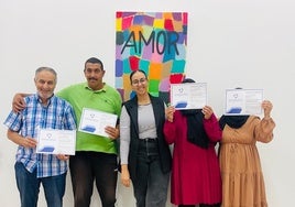 Los participantes recibieron sus diplomas.