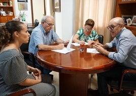 Una de las reuniones celebradas en el Ayuntamiento de Vícar.