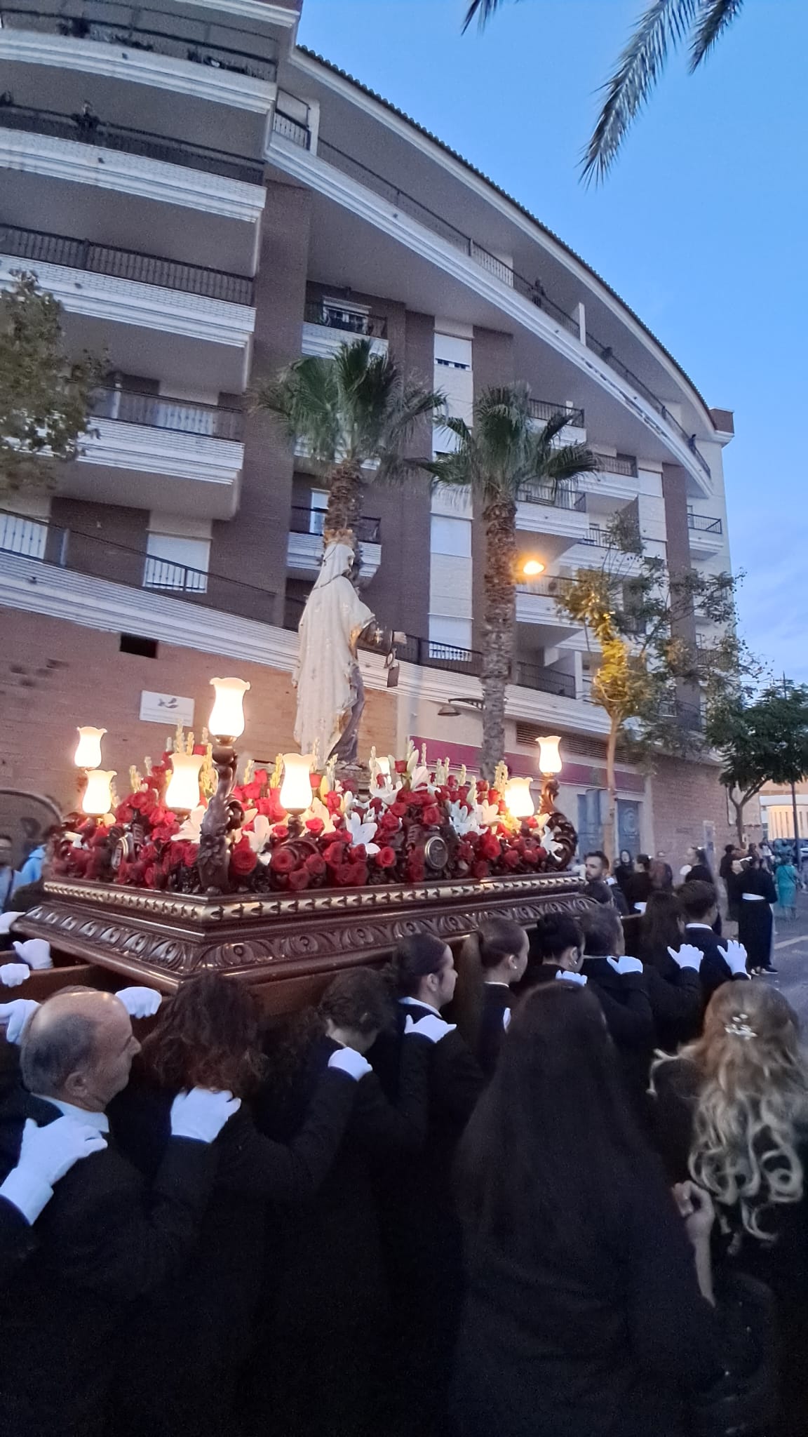 La Virgen del Carmen recorre La Gangosa por el 25º aniversario