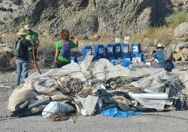 Vertidos localizados durante la ruta por el Cañuelo.