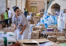 El pabellón de Roquetas se convierte en un punto de recogida solidaria para los afectados de Valencia