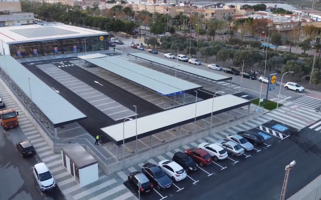 La inauguración del primer Lidl en Puebla de Vícar, en imágenes
