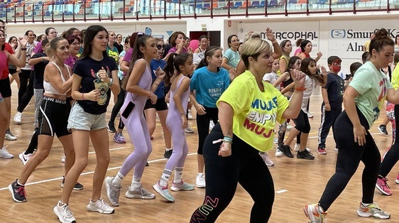 Vícar acoge este domingo la IV Masterclass de zumba solidaria para luchar contra la leucemia