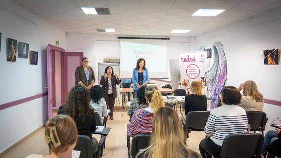 Roquetas impulsa la innovación con unas jornadas de emprendimiento femenino