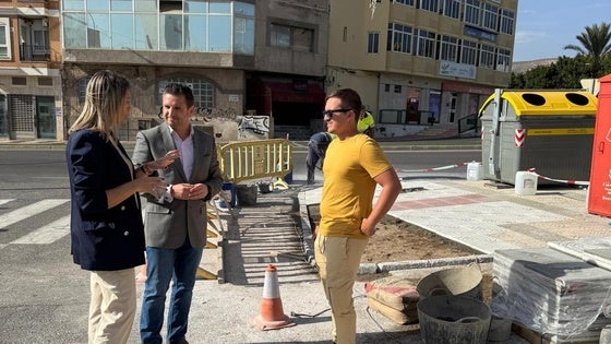 Roquetas realiza obras de mejora en la Plaza de la Iglesia de El Parador