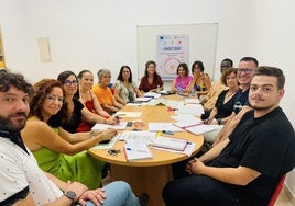 Una de las reuniones que se han celebrado en la localidad de Vícar sobre esta temática.