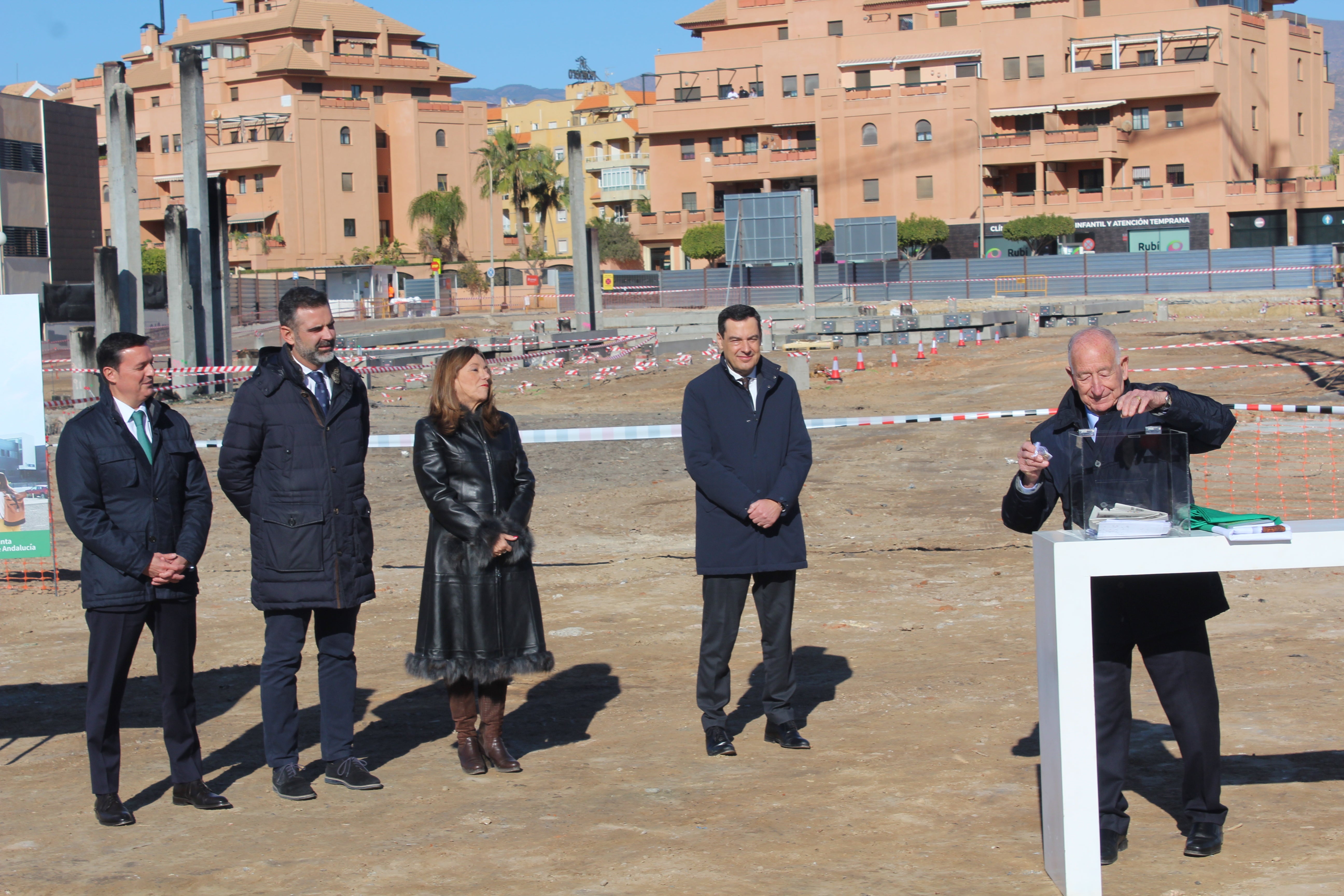 Moreno Bonilla coloca la primera piedra para el IES Las Salinas en Roquetas