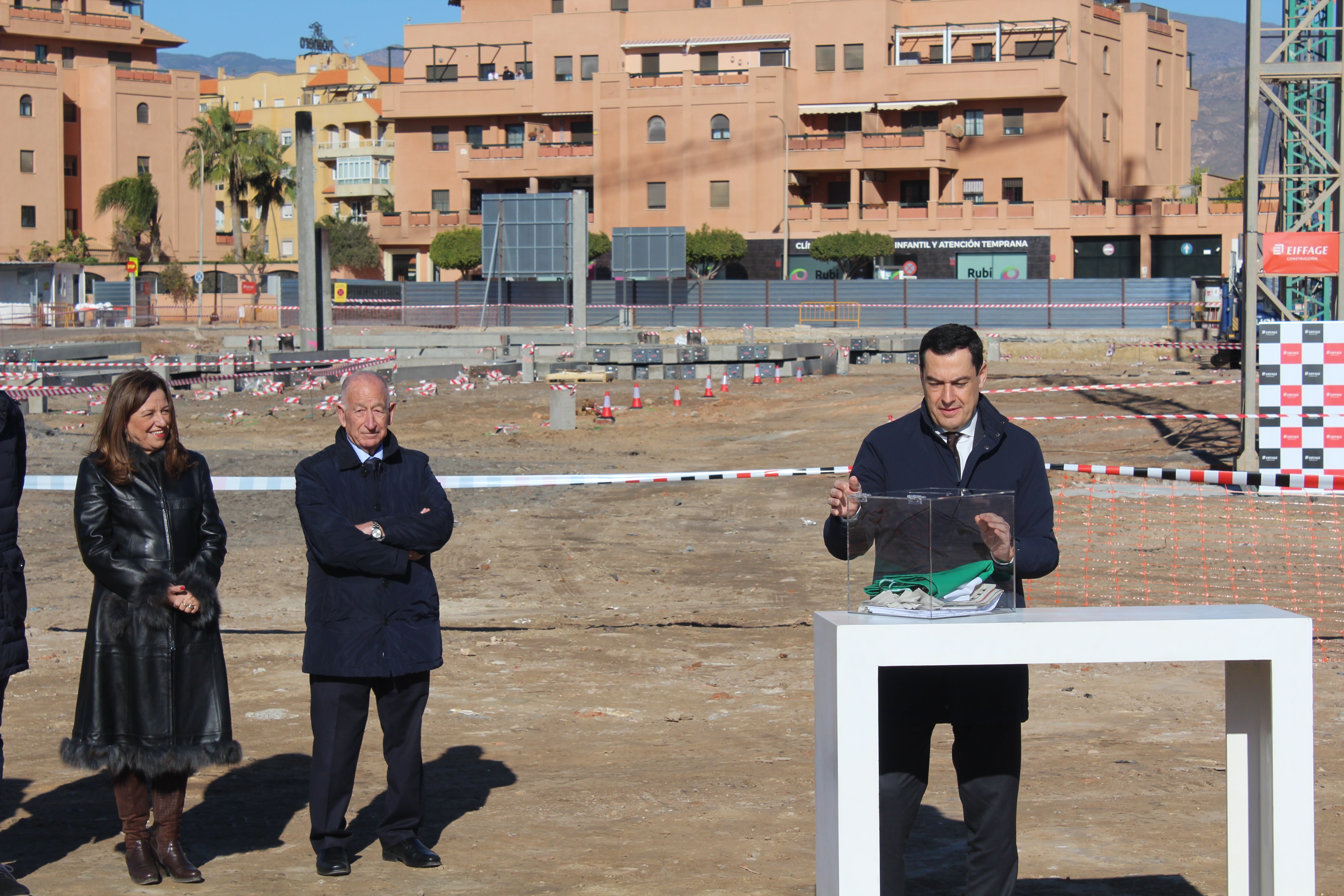 Moreno Bonilla coloca la primera piedra para el IES Las Salinas en Roquetas