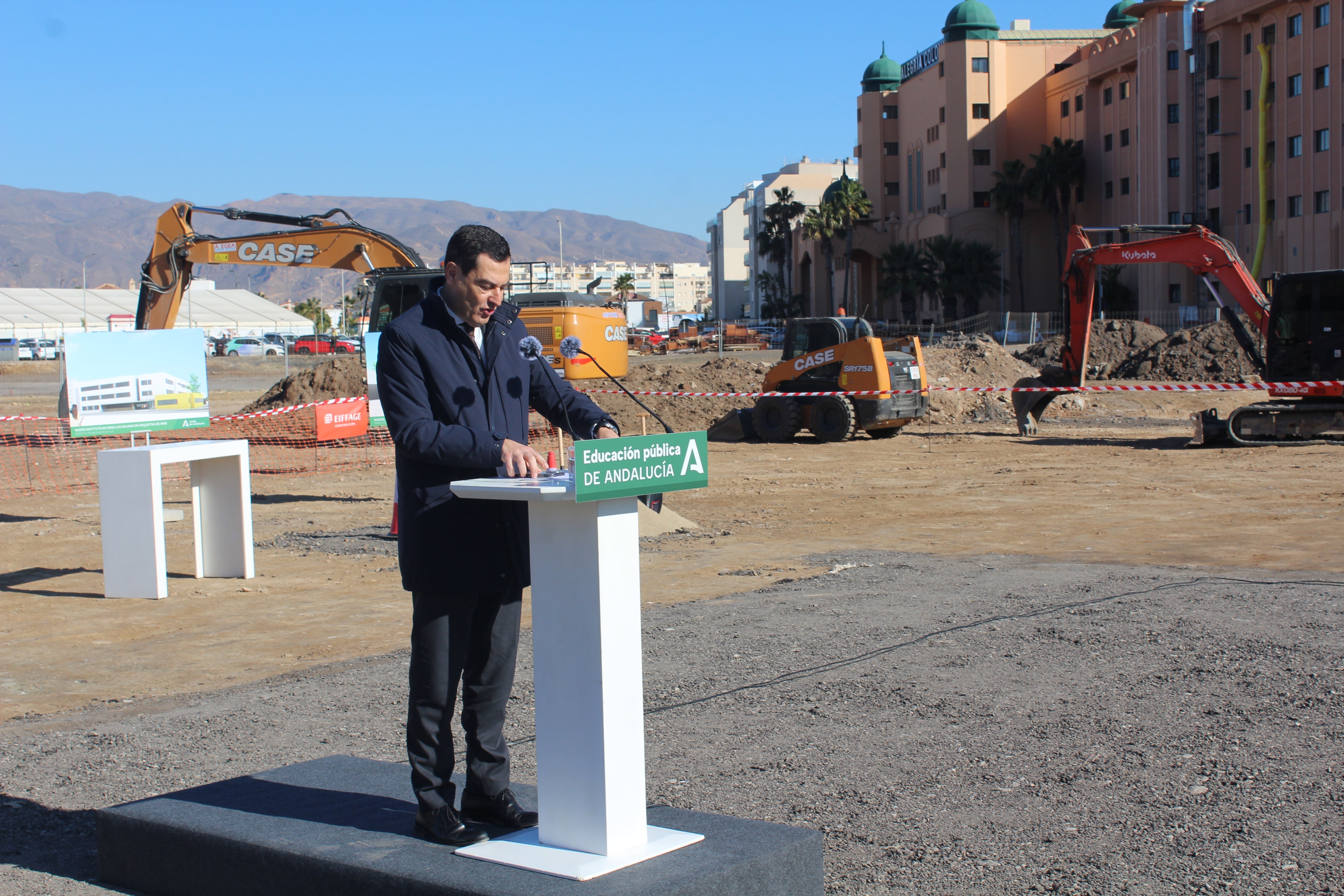 Moreno Bonilla coloca la primera piedra para el IES Las Salinas en Roquetas