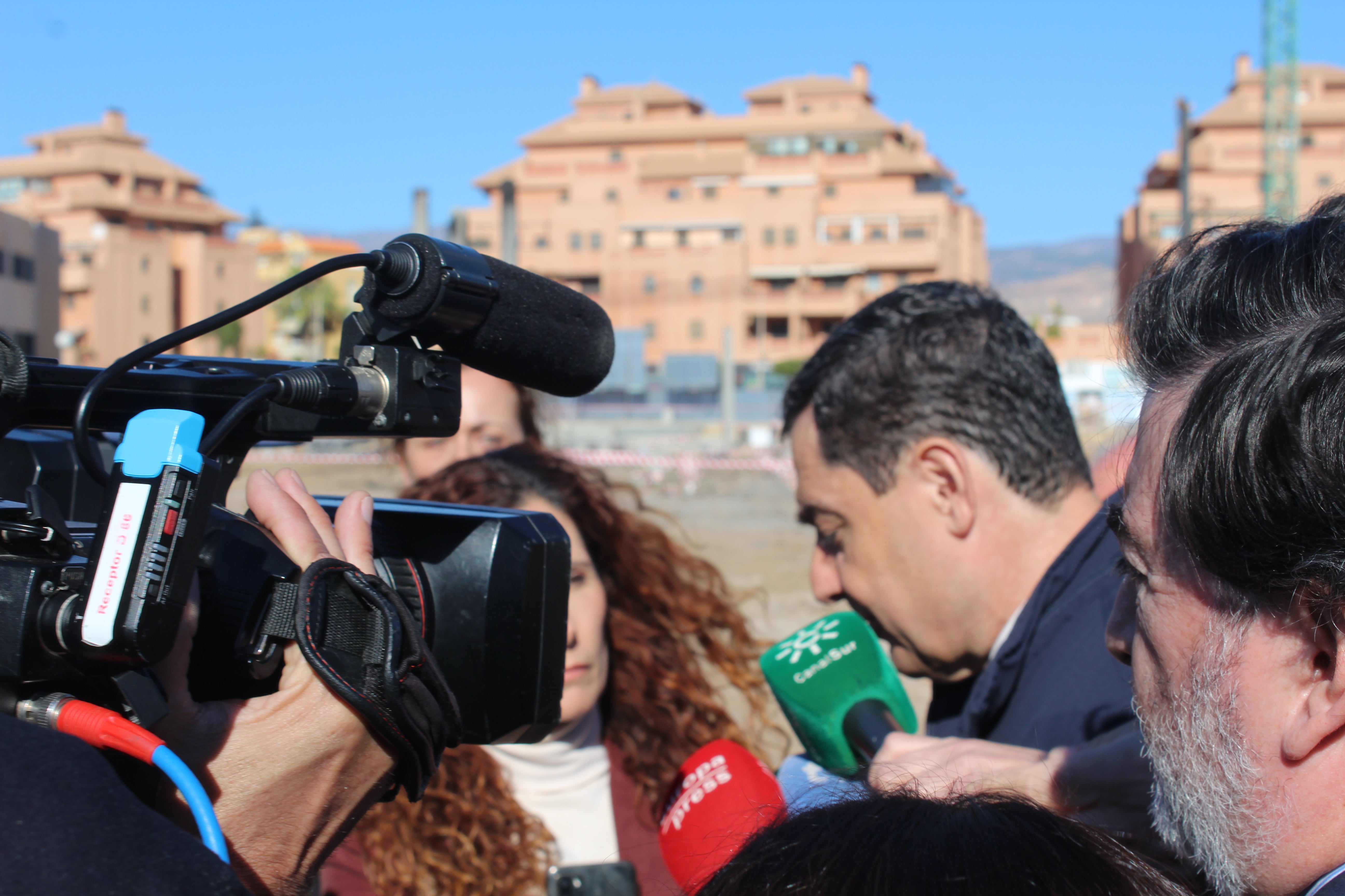 Moreno Bonilla coloca la primera piedra para el IES Las Salinas en Roquetas