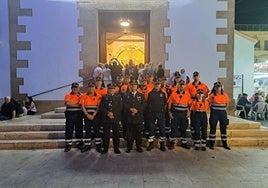 Protección Civil Roquetas de Mar a la entrada de la Parroquia de Nuestra Señora del Rosario.