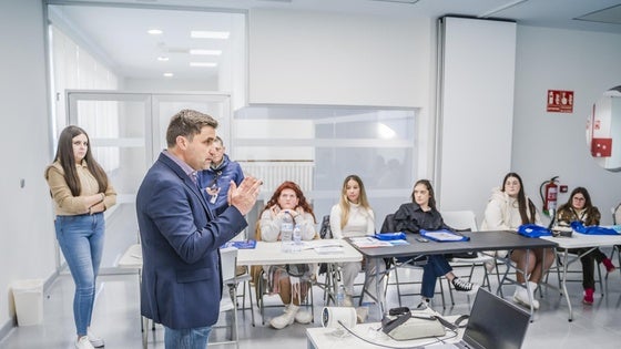 Roquetas prepara 60 proyectos de empleo para menores de 30 años