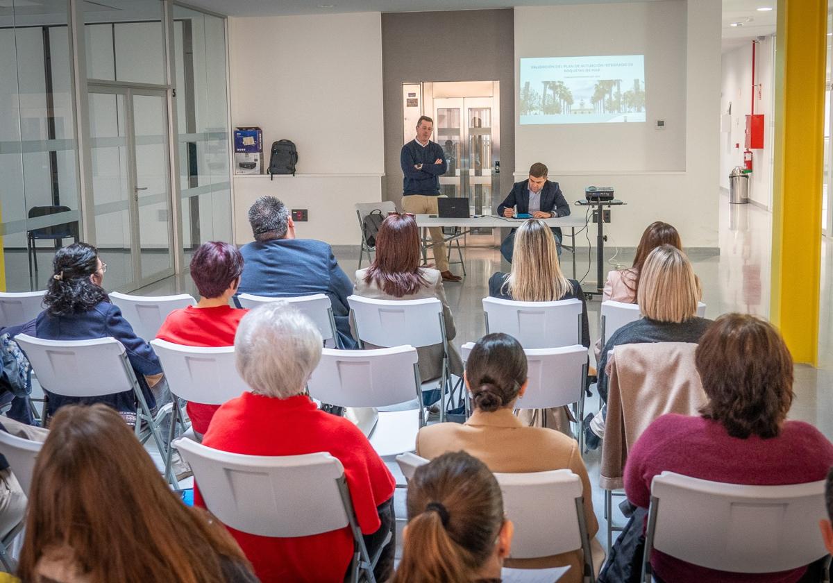 La reunión contó con numerosos representantes de asociaciones y organizaciones del Poniente almeriense.