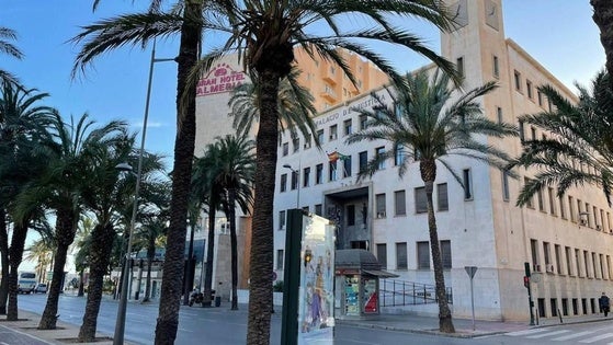 Absuelven a dos hombres acusados de arrojar a otro por la ventana de un tercer piso para echarlo
