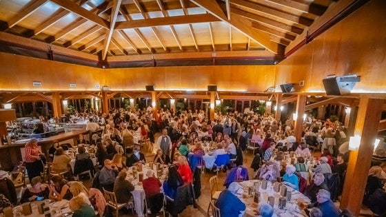 Roquetas distingue a una decena de asociaciones en la Cena de la Mujer