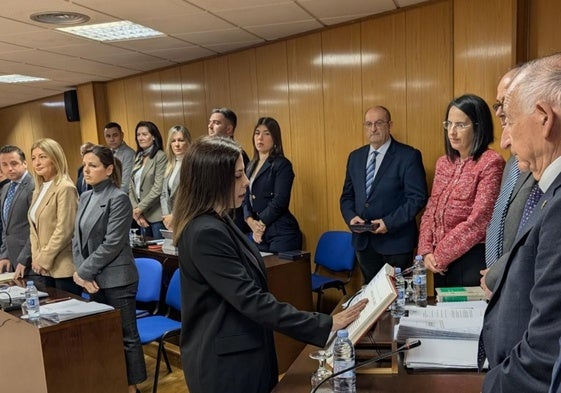 Reyes Ojeda (PSOE) toma posesión en el Ayuntamiento de Roquetas de Mar.