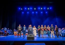 El escenario del Teatro contó con varias personalidades.