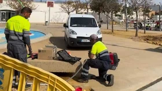 Roquetas realiza mejoras en el sistema de agua en el Parque de Los Bajos
