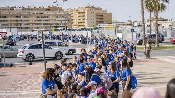 Una marcha solidaria para concienciar sobre el Autismo en Roquetas de Mar