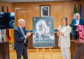 El alcalde de Roquetas, Gabriel Amat, y la concejala de Presidencia, Rocío Sánchez, presentaron el acto.