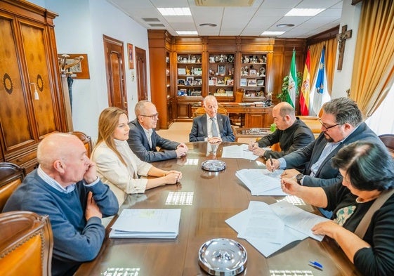 La firma de convenios se realizó en el despacho de Gabriel Amat.