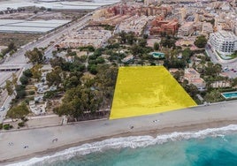 La piscina se ubicará a pocos metros de la playa de Aguadulce.