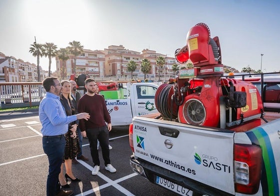 El Ayuntamiento de Roquetas puso en marcha un dispositivo especial para reforzar las labores contra las plagas de mosquitos.