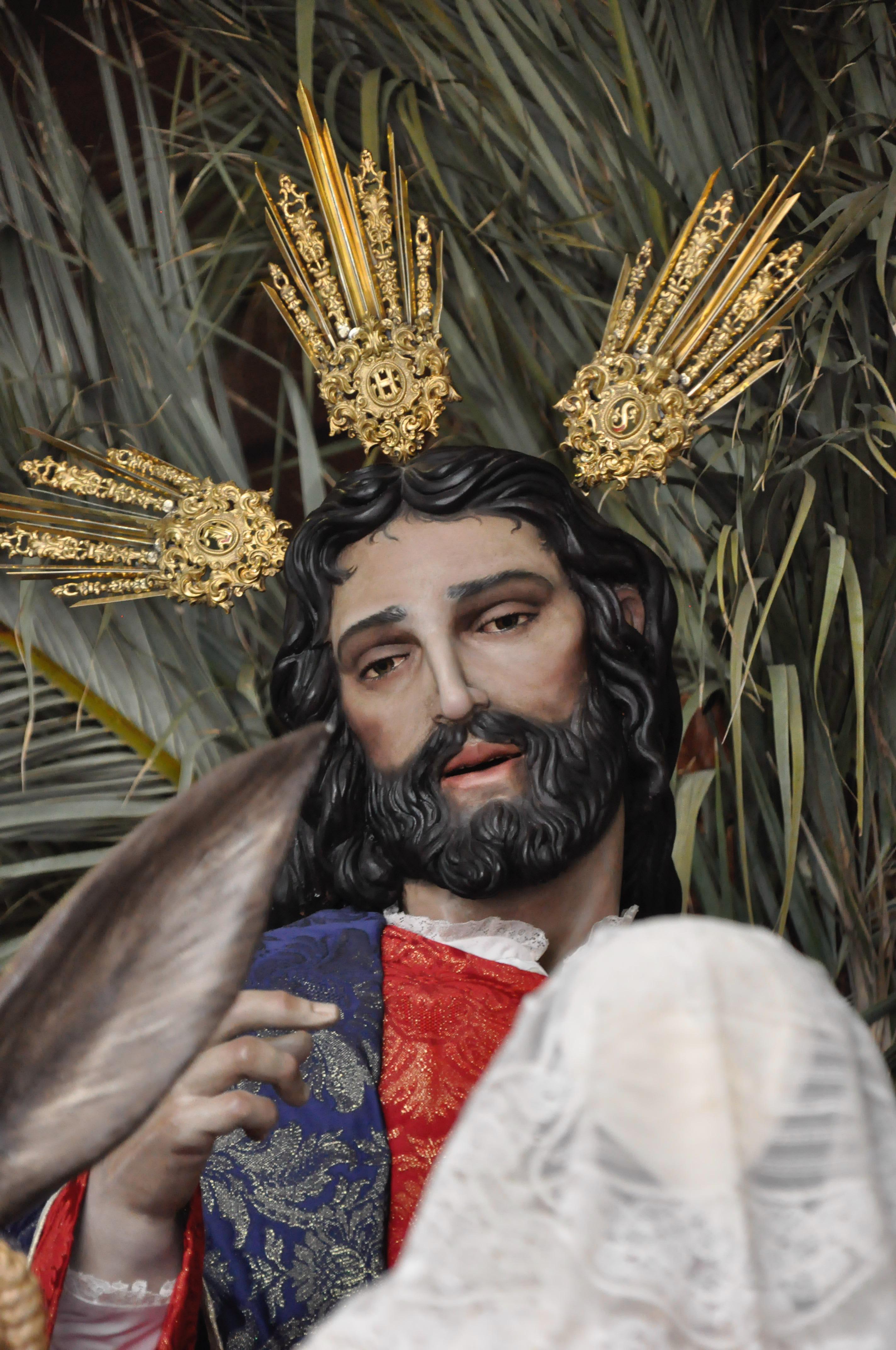 El Parador saca a La Borriquita entre la felicidad del inicio del Domingo de Ramos