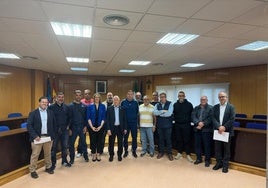 La reunión se realizó en el Ayuntamiento entre el alcalde, Gabriel Amat, María Jesús Ibáñez, concejala de Protección de Medio Ambiente y Zonas Verdes, el Comité de Empresa y Urbaser.