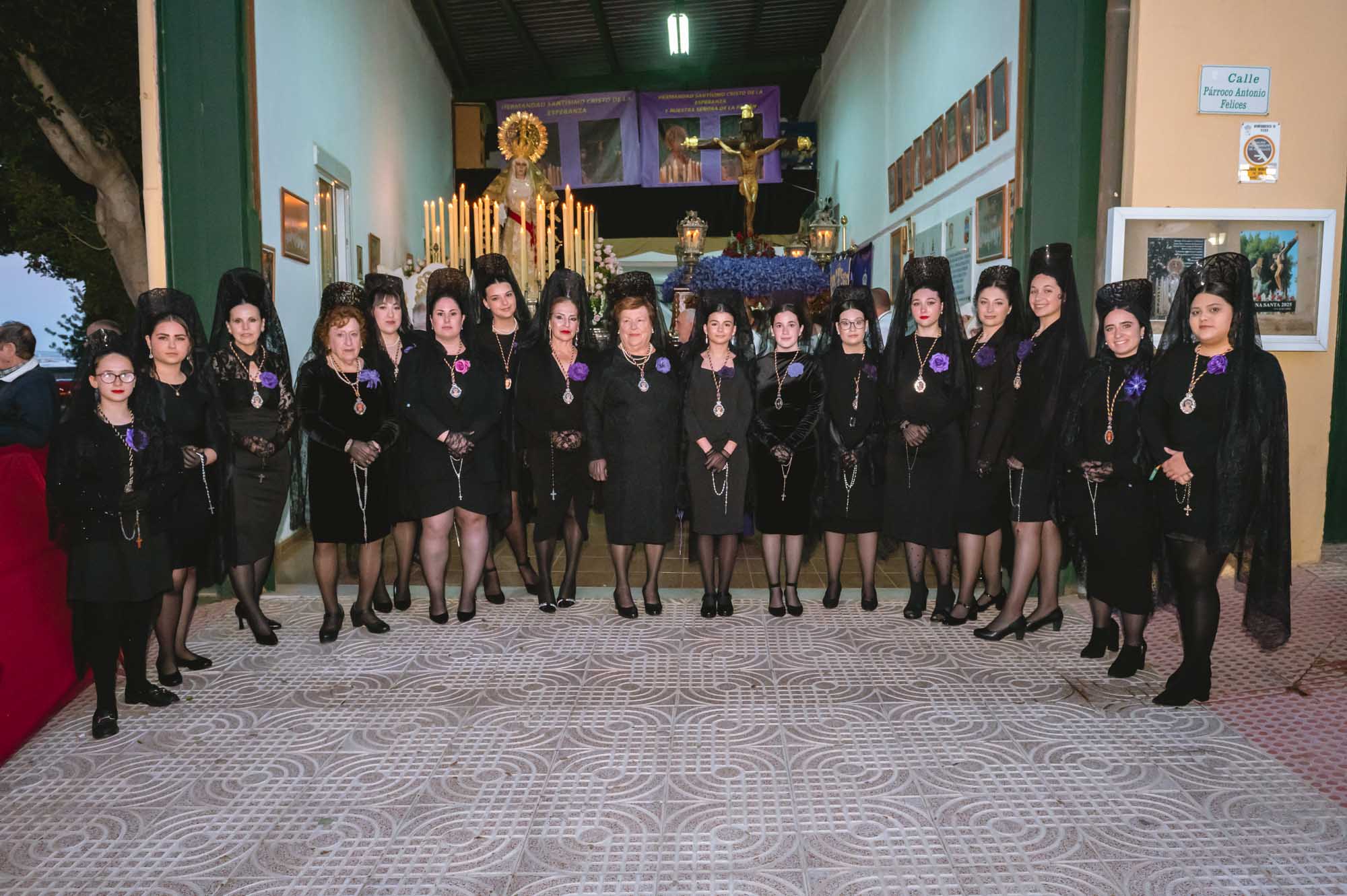 El Santísimo Cristo de la Esperanza y Nuestra Señora de la Pasión despiden el Viernes Santo en Vícar