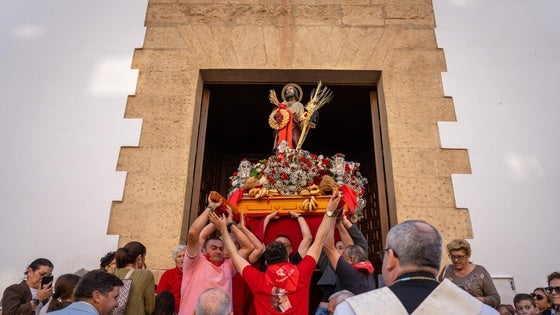 Roquetas celebra San Marcos con misa y una procesión por las calles de la ciudad