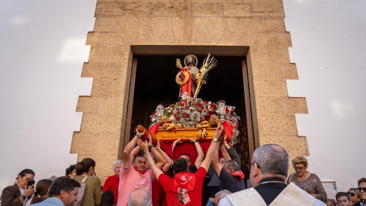 Roquetas celebra San Marcos con misa y una procesión por las calles de la ciudad