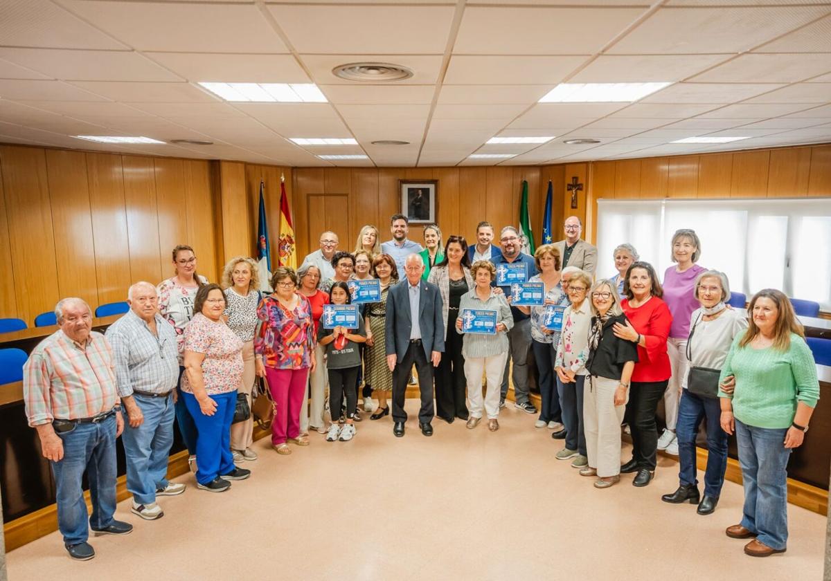 Roquetas realiza la entrega de premios a las cruces de mayo más originales