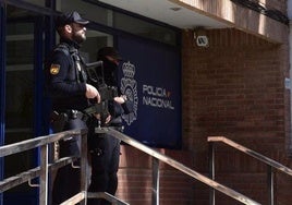 Un agente fuera de servicio detiene a dos sospechosos tras frustrar un robo en Roquetas de Mar