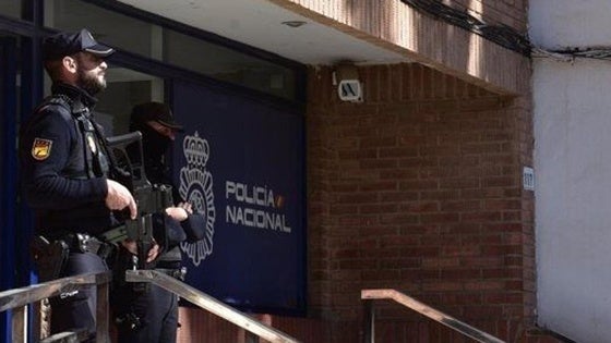 Un agente fuera de servicio detiene a dos sospechosos tras frustrar un robo en Roquetas de Mar